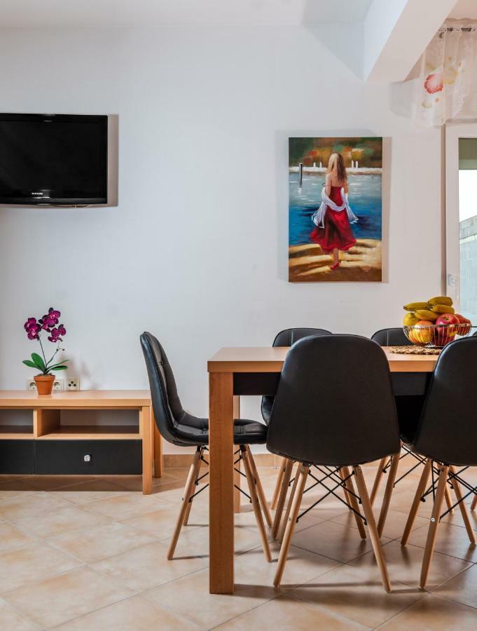 Apartments Mijo Dugi Rat Eksteriør bilde